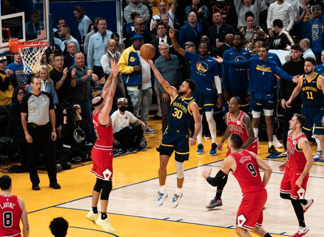 开云-【现场】勇士遭遇周五惊魂夜 格林关键三分守卫金州