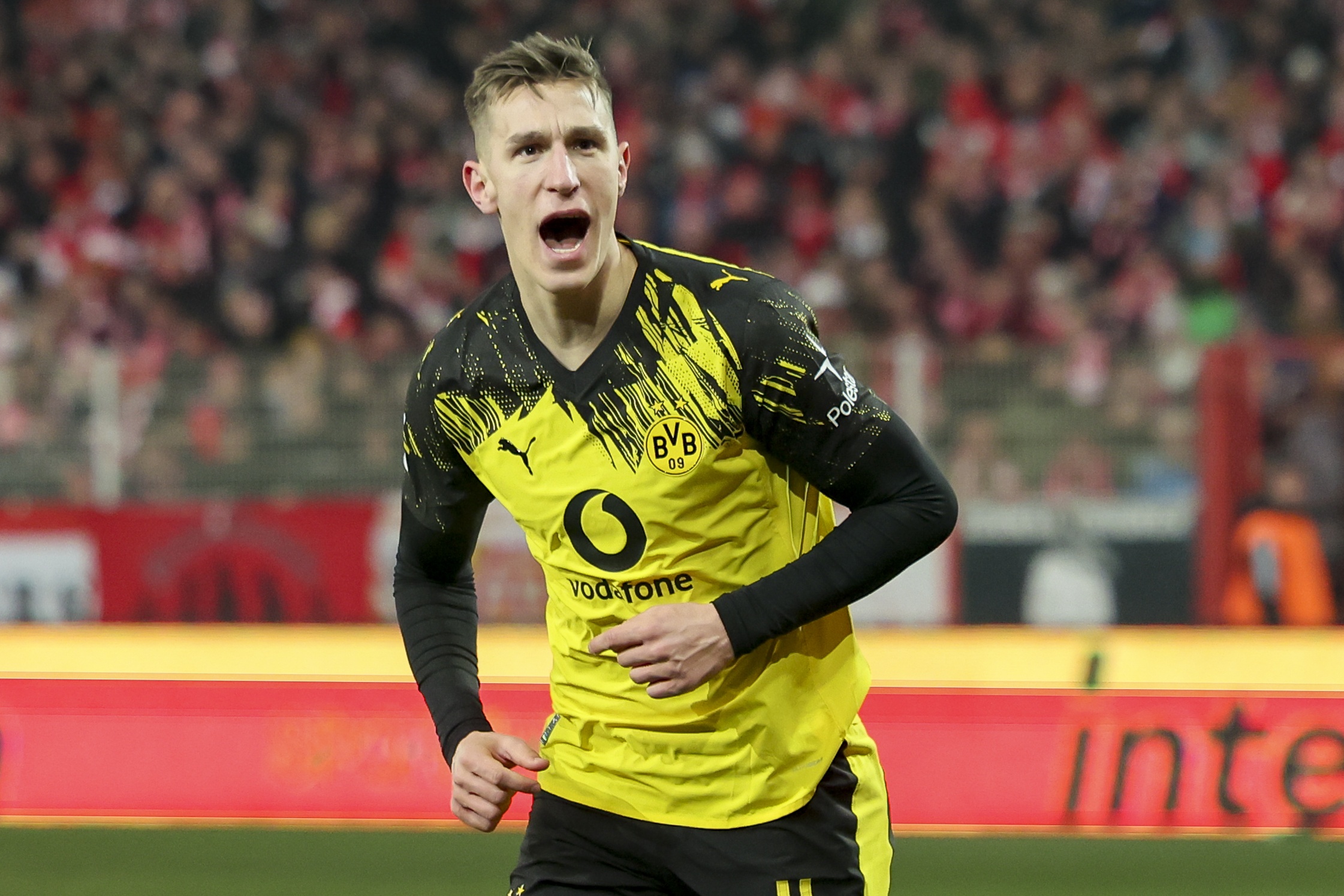 开云-连锁反应！图片报：若施洛特贝克不续约，多特防线或将有多人离队