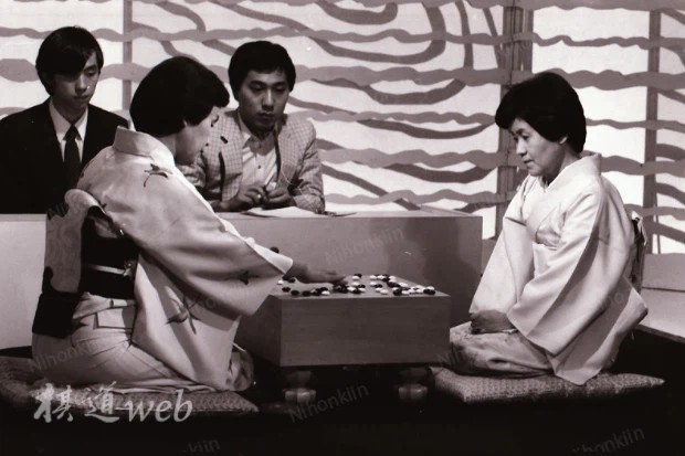 开云APP-弈客签约｜本田三姐妹决战头衔战——日本围棋百大奠基人075|本田幸子|本田寿子|棋界|伊藤友惠|楠辉子_新浪体育_新浪新闻